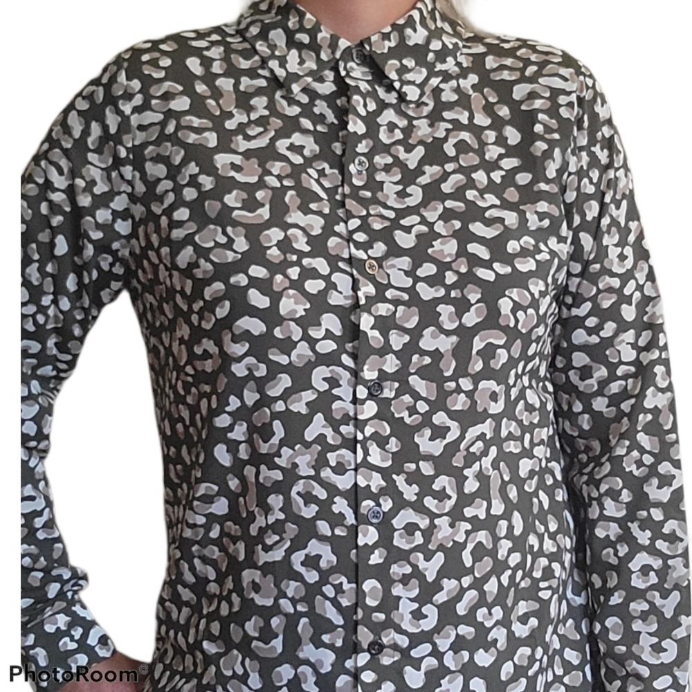 Motto Olive Leopard Print Button Down Size 10 - image 2
